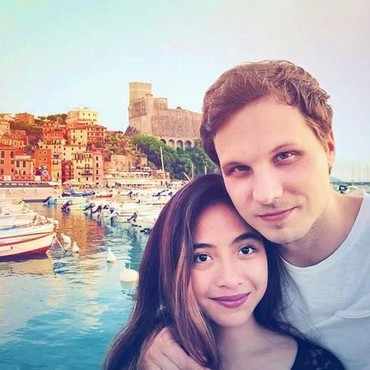 Alasan Nadia Vega & Suami Bule Betah 6 Tahun Tinggal di Singapura