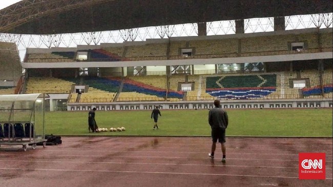 Sejumlah pedagang di sekitar Stadion Wibawa Mukti, Cikarang, menyayangkan perhelatan Piala Asia U-19 2018 tidak digelar di stadion yang sudah dibuka sejak 2014.