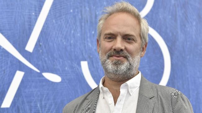 Sutradara 'Spectre' Sam Mendes disebutkan batal menggarap live action 'Pinocchio'. Namun film itu dikabarkan tetap diproduksi.