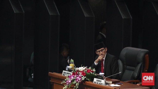 Sandiaga Uno membantah telah mengabaikan hasil investigasi Ombudsman terkait kesemrawutan trotoar Pasar Tanah Abang akibat membludaknya pedagang kaki lima.
