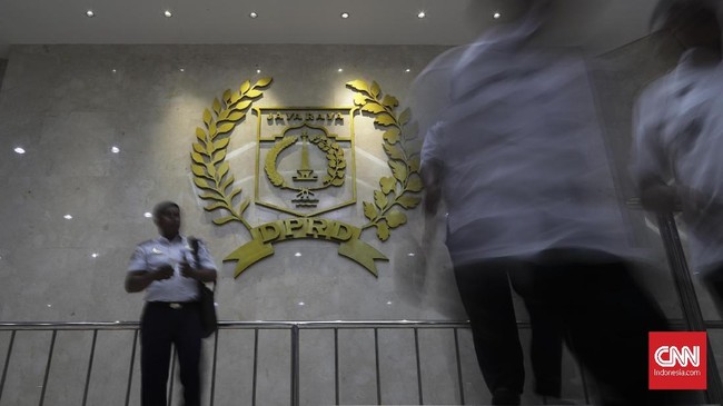Sekretaris Dewan DPRD DKI Jakarta mengatakan surat berisi dua nama cawagub yang diterima pihaknya sudah pula dilaporkan ke Ketua DPRD DKI Jakarta.