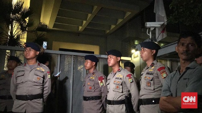 Polisi membubarkan sebuah acara diskusi publik yang diselenggarakan oleh Komite Nasional Papua Barat (KNPB) lantaran tak memiliki izin acara.
