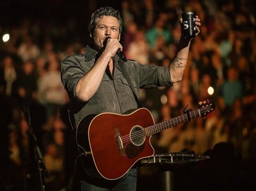 Blake Shelton Dendam dan Kesal dengan Ariana Grande, Ada Apa?