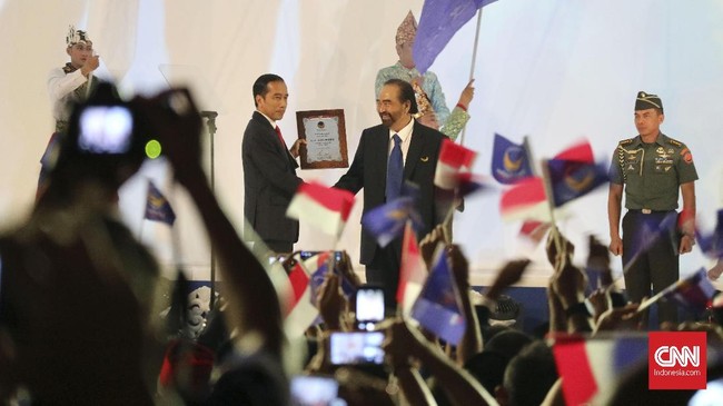 Surya Paloh mengungkap sejumlah alasan atas dukungan partainya kepada Presiden Joko Widodo untuk kembali maju sebagai bakal calon presiden