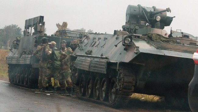 Dubes RI untuk Zimbabwe, Stephanus Yuwono, mengimbau WNI menghindari keramaian pasca intervensi militer terhadap pemerintahan Presiden Robert Mugabe.