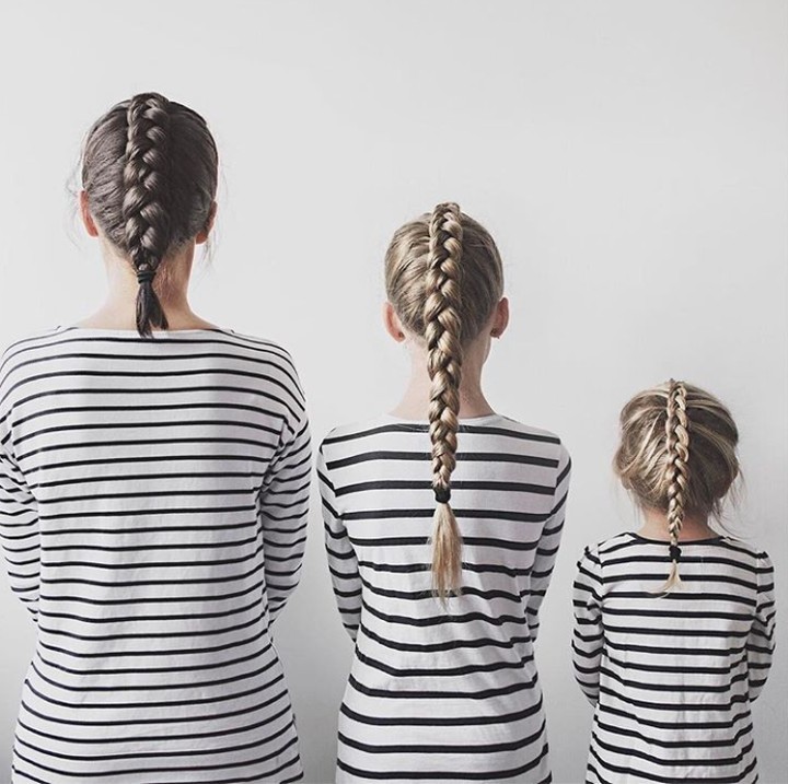 <p>Atau bisa juga hanya dengan mengepang rambut dengan gaya yang sama, pakai baju kembaran, lalu memunggungi kamera. Cekrek! (Foto: Instagram @allthatisshetagram)</p>