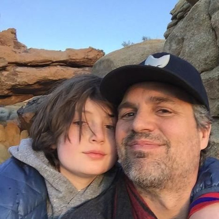<p>Aktor yang terkenal memerankan Hulk ini akrab banget sama anak-anaknya, salah satunya Bella. (Foto: Instagram/markruffalo)</p>