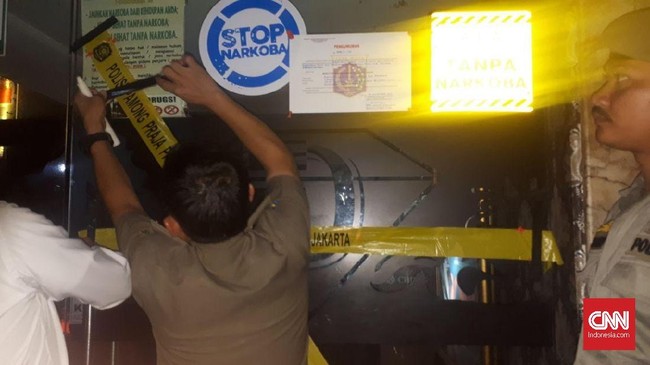 Pemprov DKI resmi menutup Diamond Club and Karaoke. Penutupan ini terkait kasus narkotik yang salah satunya menjerat politikus Partai Golkar Indra J Piliang.