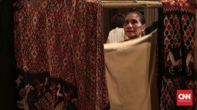 Cerita Biyan di Balik Peragaan Tenun Sumba
