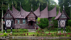 Festival Saribu Rumah Gadang Ramaikan Tour de Singkarak 2017
