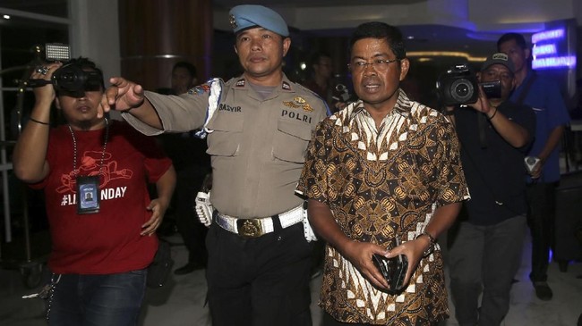 Sekjen Golkar Idrus Marham mengklaim Setnov kooperatif dan siap mengikuti proses hukum di KPK dalam perkara korupsi e-KTP.