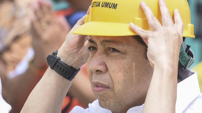 Munaslub Partai Golkar didorong untuk segera dilakukan paling telat akhir tahun ini. Tujuannya, penyelamatan citra partai akibat kasus hukum.