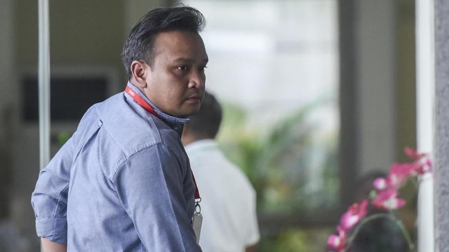 Keponakan Setnov, Irvanto Hendra Pambudi didakwa oleh JPU memperkaya diri sendiri atau orang lain dan korporasi terkait proyek e-KTP.