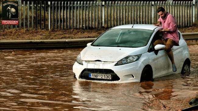FOTO: Banjir Bandang Melanda Athena