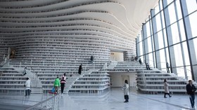FOTO: Terpancing Datang ke Perpustakaan Cantik di China