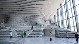 FOTO: Terpancing Datang ke Perpustakaan Cantik di China