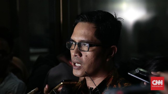 KPK ingin menggali lebih dalam kronologi secara lengkap kecelakaan yang menimpa Setya Novanto. Ketua DPR itu kini dirawat intensif di RS Medika Permata Hijau.