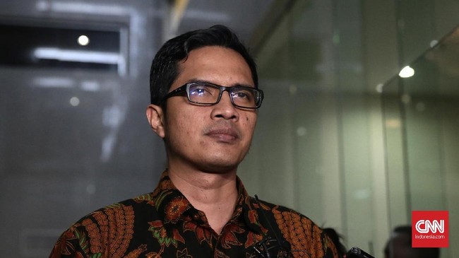 KPK menyebut hingga kini pihaknya belum menerima informasi perihal sembilan perwira tinggi Polri yang dikabarkan bakal ikut seleksi calon pimpinan KPK.