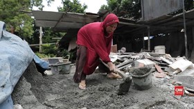 Suwira, Sang Perempuan Pengrajin Batu Nisan