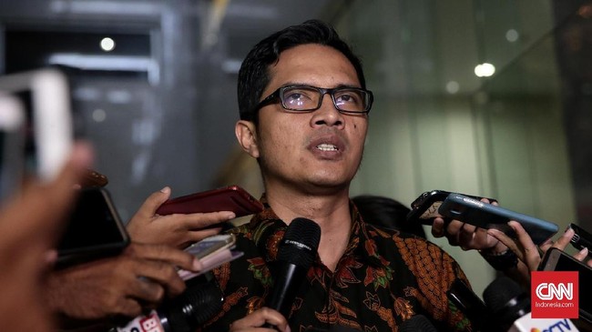 Advokat Lucas memenuhi panggilan pemeriksaan KPK sebagai saksi atas dugaan suap mantan Bos Grup Lippo, Eddy Sindoro.