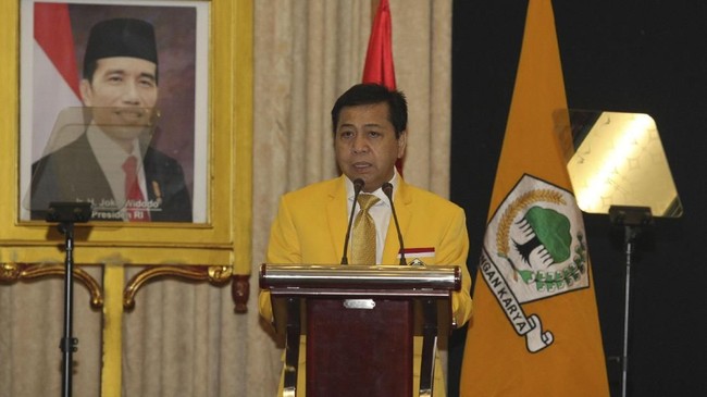 Kader muda Golkar mendesak Setya Novanto untuk mengundurkan diri dari jabatannya sebagai Ketua Umum Partai.