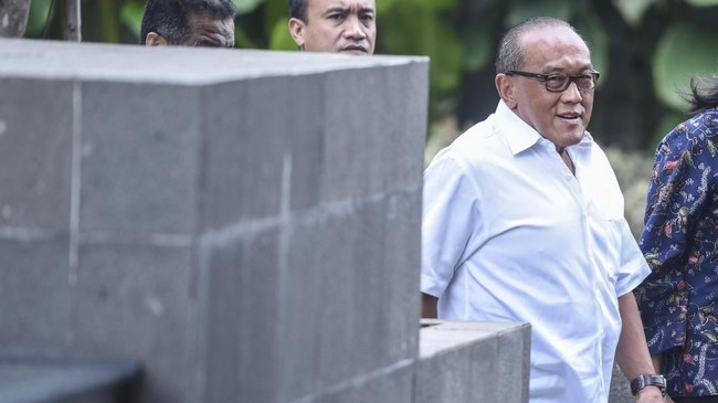 Aburizal Bakrie mengungkapkan alasannya menerima suntikan vaksin Nusantara yang digagas Terawan Agus Putranto.