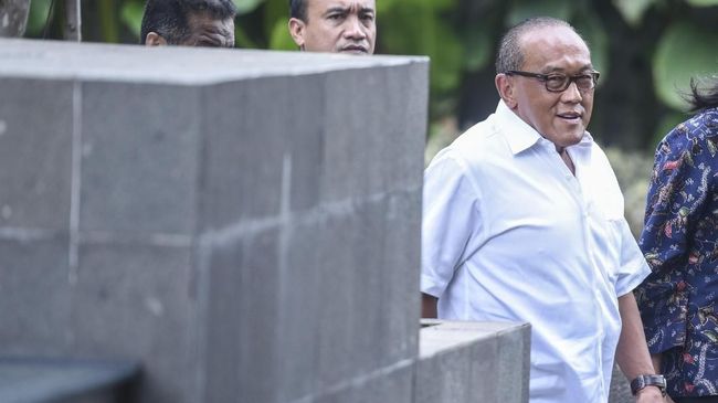 Suntik Vaksin Nusantara, Aburizal Bakrie Utang Nyawa Terawan Aburizal Bakrie mengungkapkan alasannya menerima suntikan vaksin Nusantara yang digagas Terawan Agus Putranto.