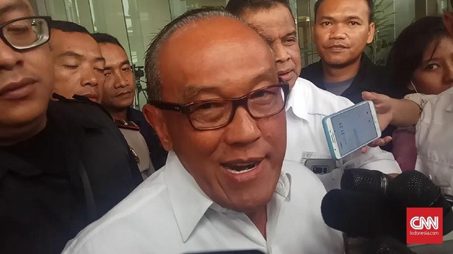 Aburizal Bakrie alias Ical dipanggil untuk jadi saksi tersangka Irvanto Hendra Pambudi Cahyo dan pengusaha Made Oka Masagung dalam kasus korupsi e-KTP.