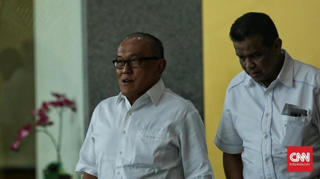 Golkar mendukung Jokowi-Ma'ruf Amin di Pilpres. Namun Ketua Dewan Pembinanya, Aburizal Bakrie diyakini akan tetap mendukung Prabowo.