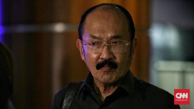 Fredrich diduga memesan satu lantai di RS Medika Permata Hijau sebelum Setnov dirawat karena mengalami kecelakaan lalu lintas.