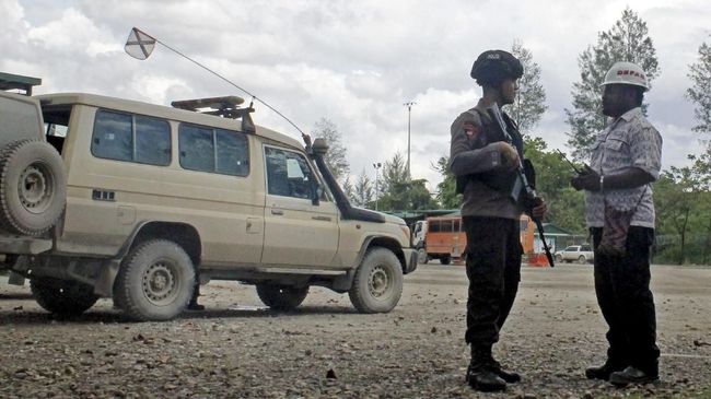 Konflik Memanas, OPM Ancam Tembak Mati Pekerja di Papua Sejumlah penembakan menewaskan aparat hingga warga sipil terjadi di Ilaga, Papua. OPM mengancam menembak mati pekerja Indonesia di sana