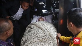 Tangis Perawat RS Medika Saat Cerita Pasang Perban Setnov