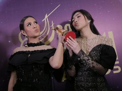 Pesan Raisa dan Isyana untuk Musisi Muda Indonesia: Tetap Jadi Diri Sendiri