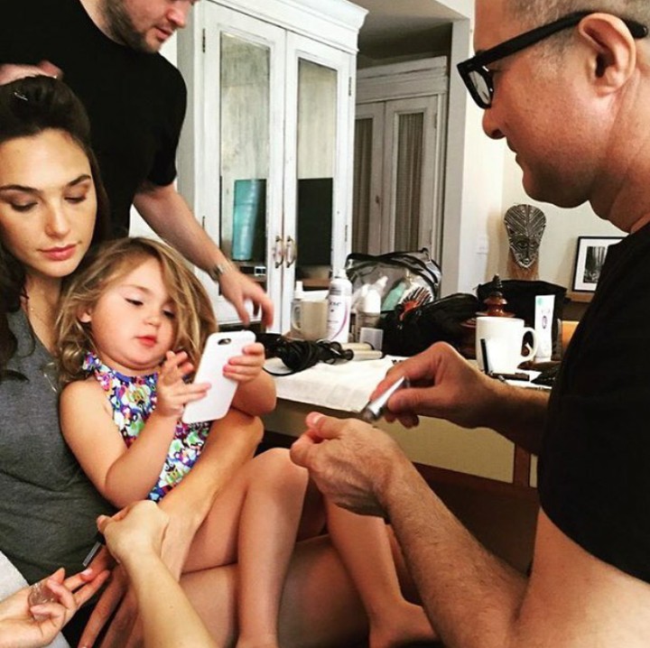 <p>Bukan cuma jadi Wonderwoman, Gal Gadot adalah sosok Wondermom juga ya, Bun. Setuju nggak? (foto: Instagram @br1an_hunt)  </p>
