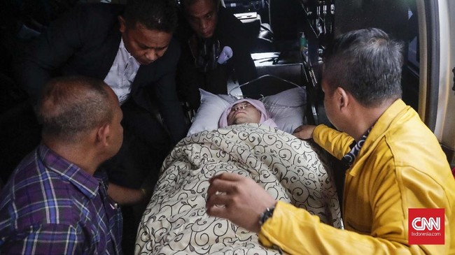 Kecelakaan yang menimpa Setya Novanto masih menyisakan kejanggalan. Terdapat sejumlah perbedaan dari temuan polisi dan pengakuan kuasa hukum Setnov.
