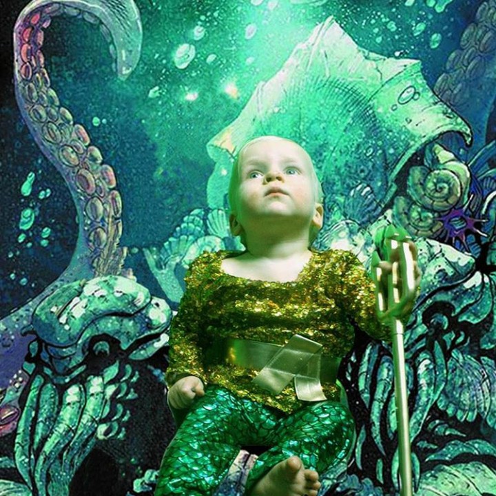 <p>Ini bukan Aquaman, Bun, tapi Aquababy, hi-hi-hi.  (Foto: Instagram @amelieandatticus)</p>