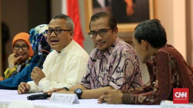 KPU akan menghadapi lima perkara dugaan pelanggaran etika sebelum menghadiri sidang sengketa Pilpres 2019 di Mahkamah Konstitusi pukul 12.30 WIB.