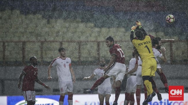 Pelatih Timnas Indonesia Luis Milla menyambut positif lokasi pertandingan melawan Guyana digelar di Stadion Patriot, Sabtu (25/11).