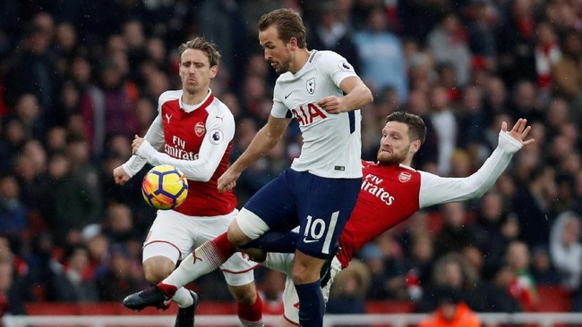 Duel sengit tim London Utara, Arsenal vs Tottenham Hotspur, mewarnai lag perempat final Piala Liga Inggris 2018/19.