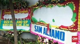 Papan Bunga Satire Setnov Dirusak, Sam Aliano Sediakan Rp1 M