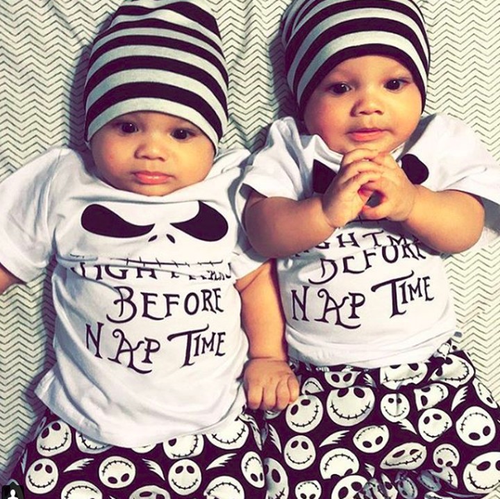 <p>Bisa jadi kita nyerah nih kalau disuruh membedakan si kembar ini.  (Foto: Instagram/ @lizzzaaayyyyy)</p>