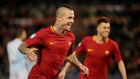 Rapor Buruk Bayangi Kunjungan AS Roma ke Kharkiv
