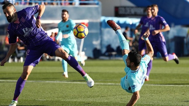 Barcelona menambah keunggulan di puncak klasemen sementara La Liga setelah mengalahkan Leganes 3-0 di Stadion Butarque Municipal.