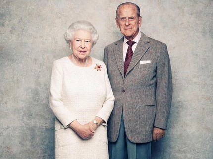 Sikap Mesra Pangeran Philip Ini Bikin Ratu Elizabeth Tersipu Malu