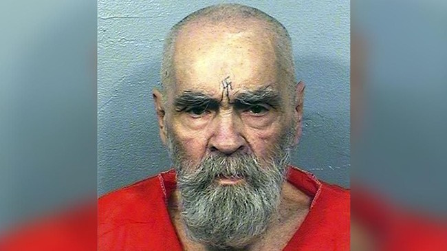Charles Manson, 83 tahun, pemimpin sekte Keluarga Manson memerintahkan pembunuhan terhadap aktris Sharon Tate dan enam lainnya, meninggal karena usia lanjut.
