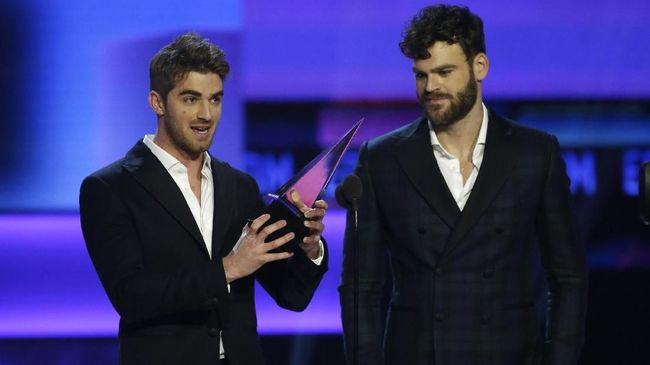 Pentolan The Chainsmokers, Andrew Taggart dinobatkan sebagai penulis lagu terbaik tahun ini oleh American Society of Composers, Authors and Publishers.