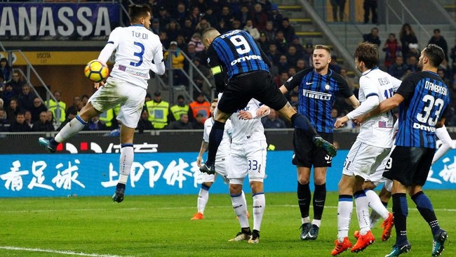 Bintang Inter Milan Mauro Icardi tak mau panjang lebar membahas peluang timnya meraih scudetto musim ini setelah berhasil menggeser posisi Juventus.