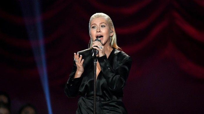 LOS ANGELES, CA - NOVEMBER 19:  Christina Aguilera performs onstage during the 2017 American Music Awards at Microsoft Theater on November 19, 2017 in Los Angeles, California.  (Photo by Kevin Winter/Getty Images)