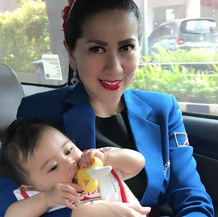 <p>Vania bersama Bunda Venna. (Foto: Instagram/vaniaathabina24)</p>