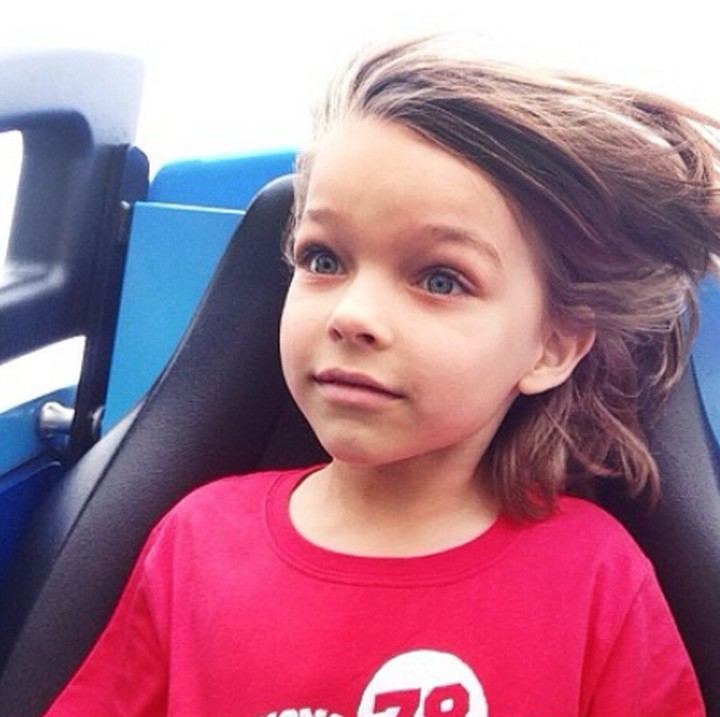 <p>Tetap stay cool di roller coaster meski rambut berantakan kena angin. (Foto: Instagram @donkeysaywhat)  </p>